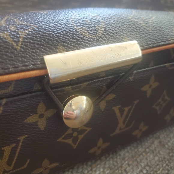 Authentic Louis Vuitton Monogram Messenger Bag - Picture 2 of 14